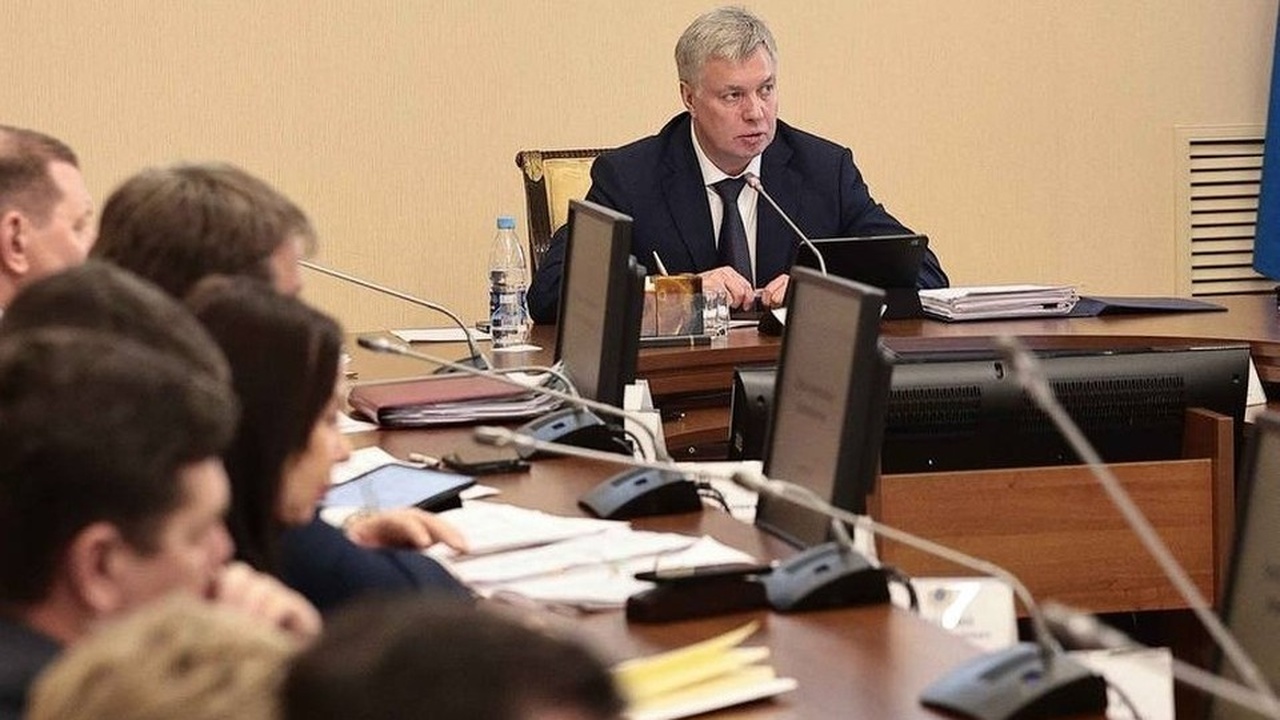 Губернатор Алексей Русских подвёл итоги еженеде...