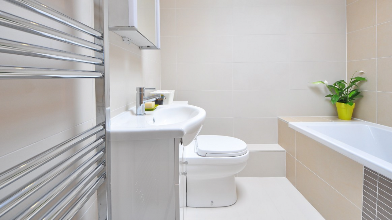 Тайный водосток: почему текут унитазы и как это исправить за час Тихая протечка унитаза — проблема, с которой ст...