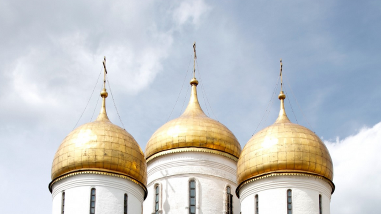По христианской традиции нельзя выбрасывать ико...