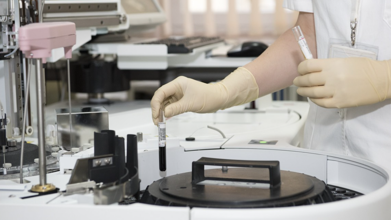 Учёные обнаружили возможную связь между вакцина...