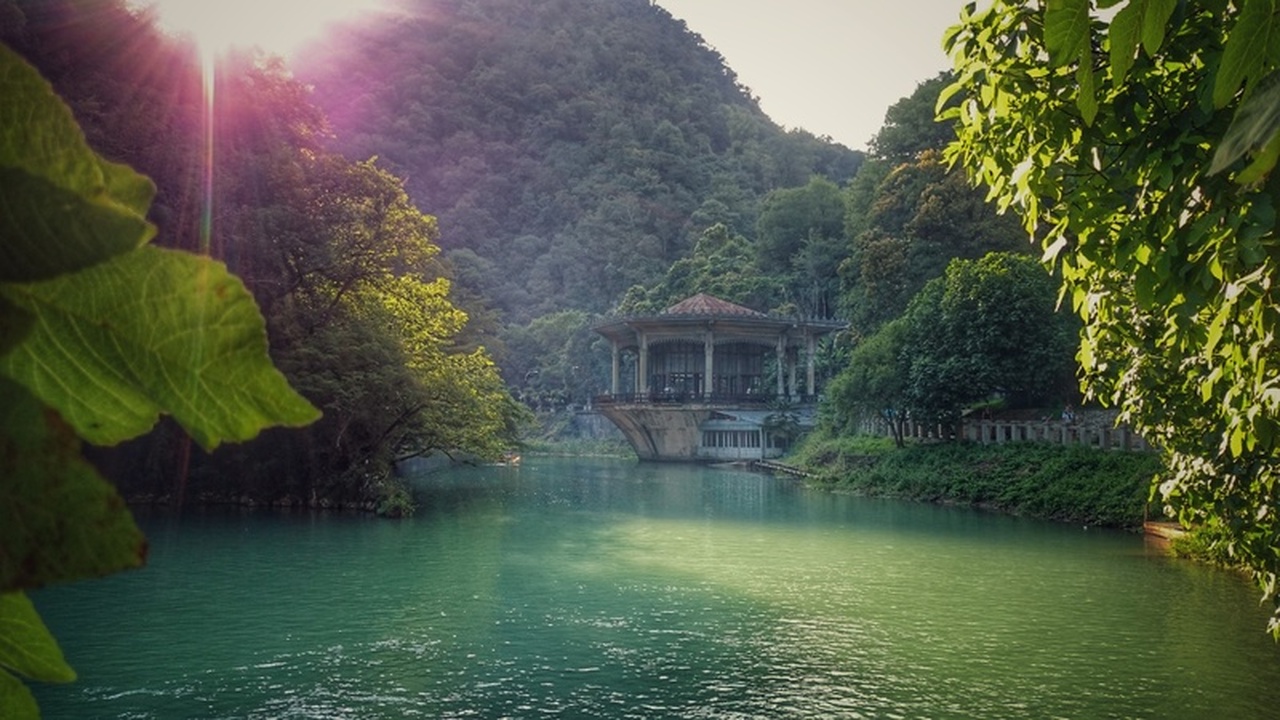 Летний сезон в Абхазии, несмотря на кажущееся и...