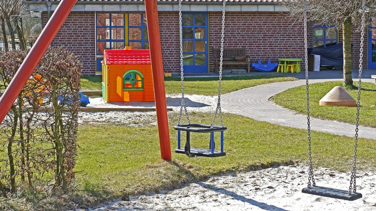 Вандалы повредили сквер у ДК 1 Мая в Ульяновске В Заволжском районе Ульяновска зафиксирован акт...