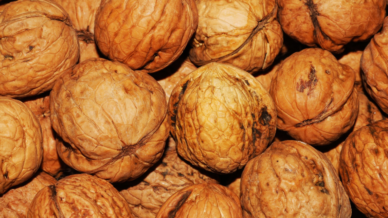 Ученые: горсть грецких орехов в день снижает риск рака кишечника Американские специалисты установили, что ежедне...
