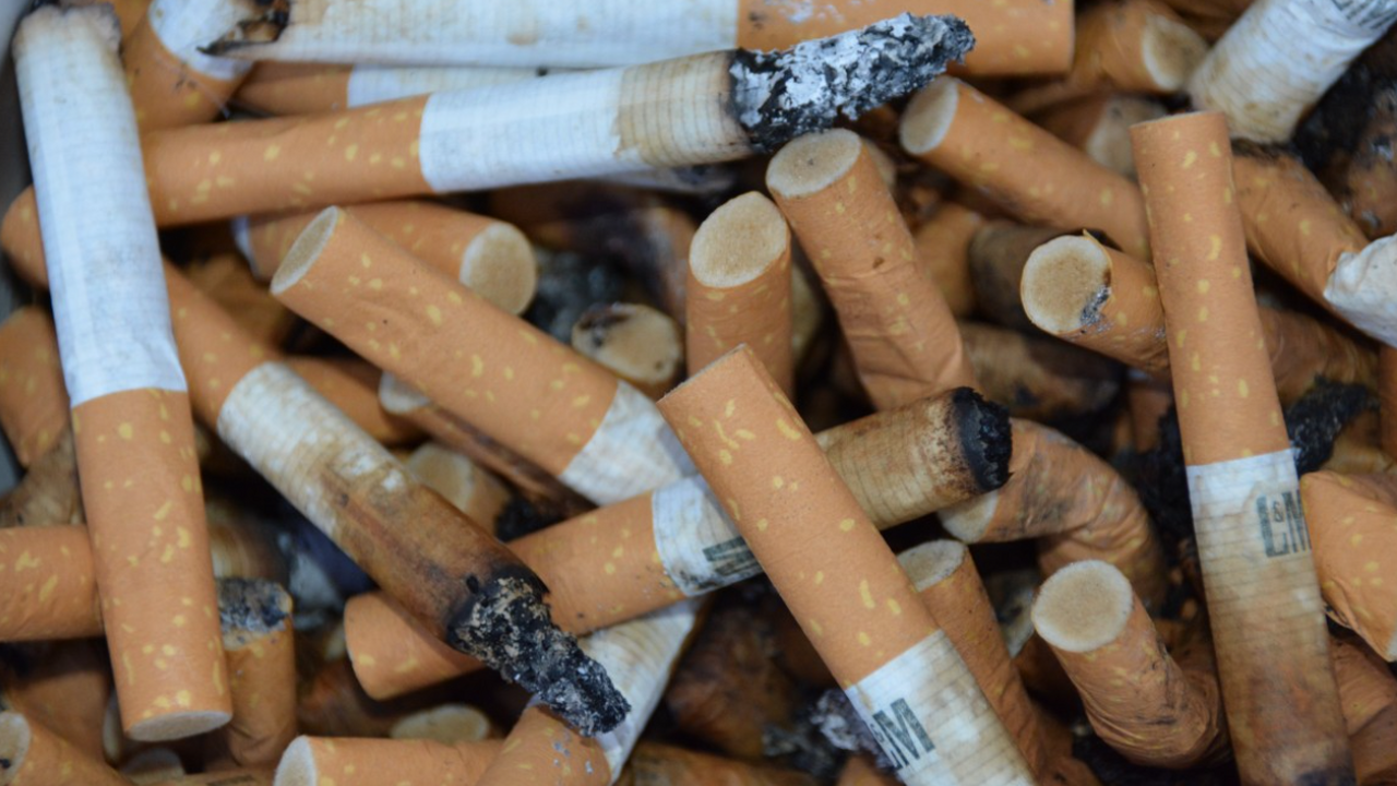 Врач предупредил о скрытой опасности пассивного курения Пассивное курение может быть не менее опасным, ...