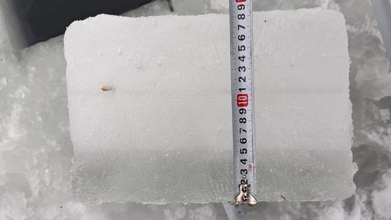 Спасатели фиксируют опасно тонкий лёд на Свияге Накануне православного праздника Крещения Госпо...