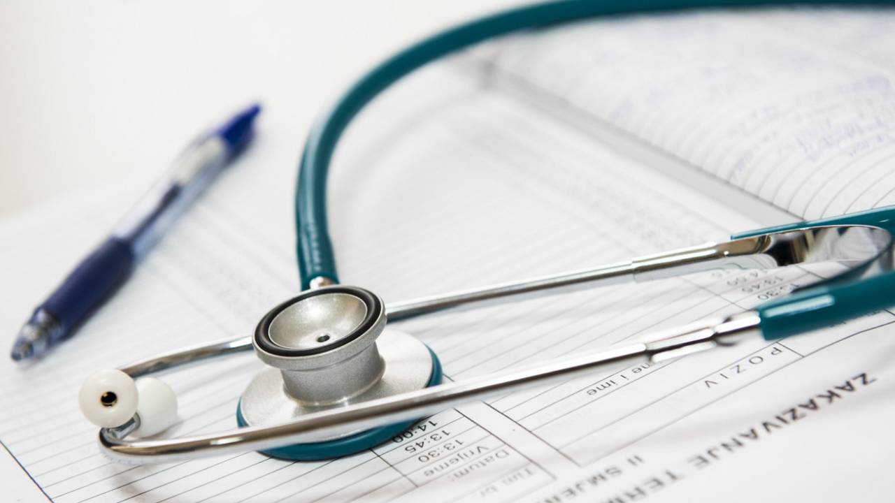 Согласно опросу портала «Врачи РФ», 56,7% медик...