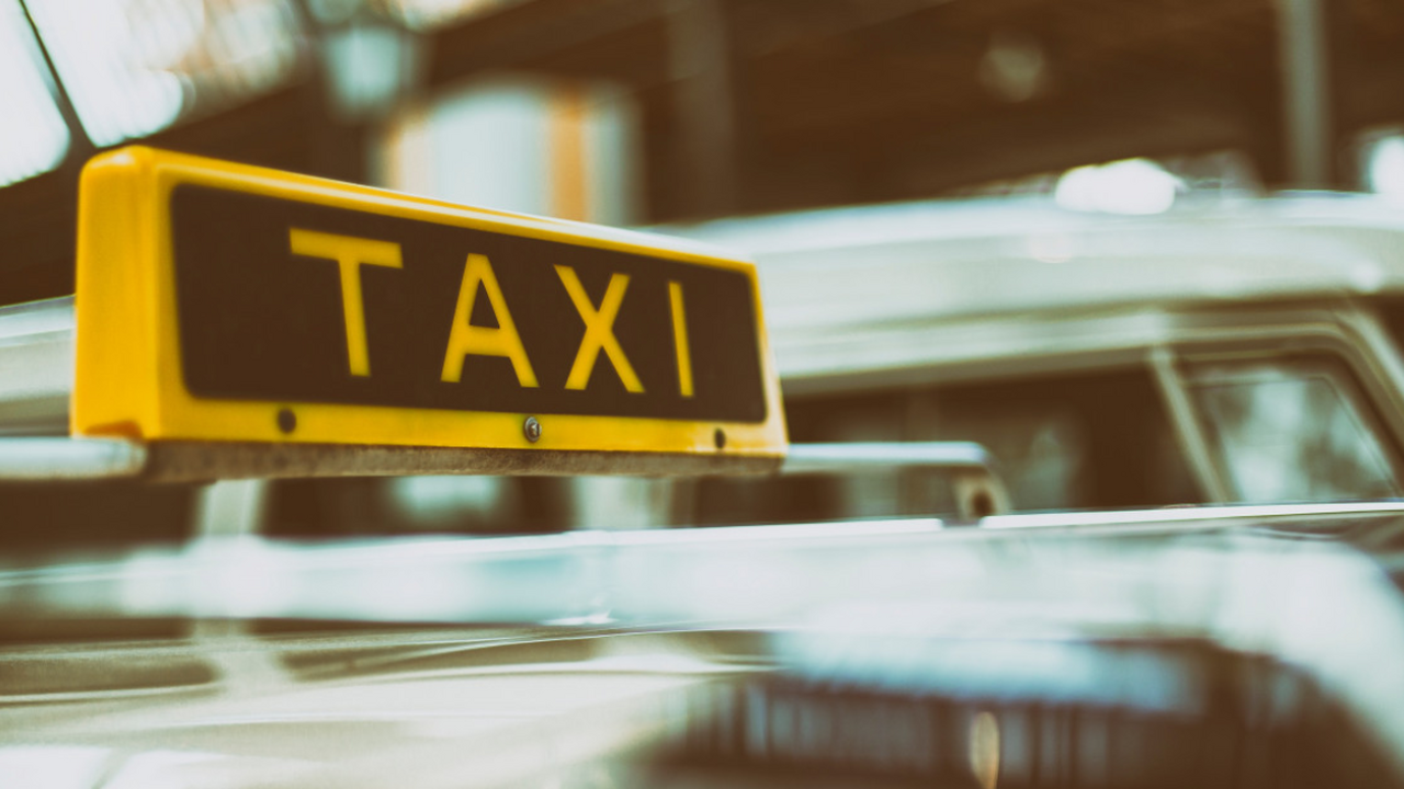 Эксперт прокомментировал миф о влиянии заряда телефона на стоимость такси Юлия Вдовина, эксперт по цифровым продуктам ком...