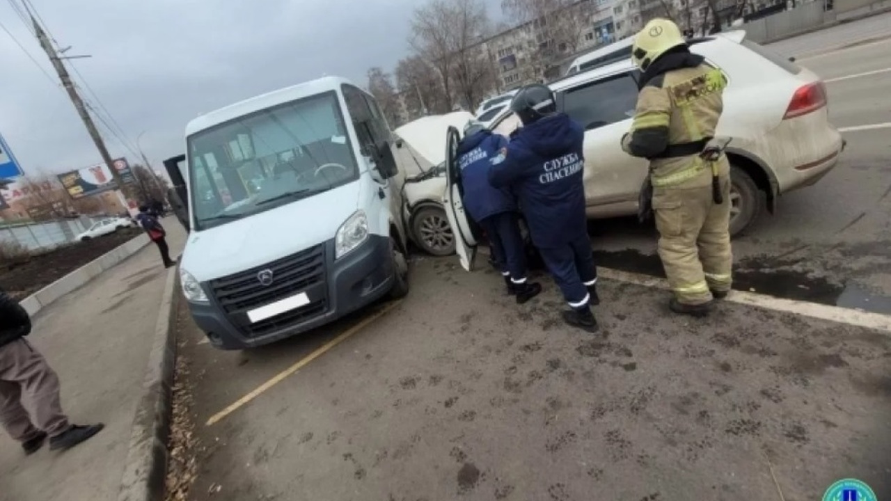 В Ульяновске на Пушкарева столкнулись три автом...