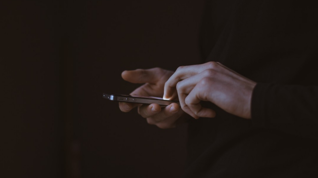 Владельцев iPhone массово блокируют через VPN Мошенники предлагают «бесплатный VPN», получают...