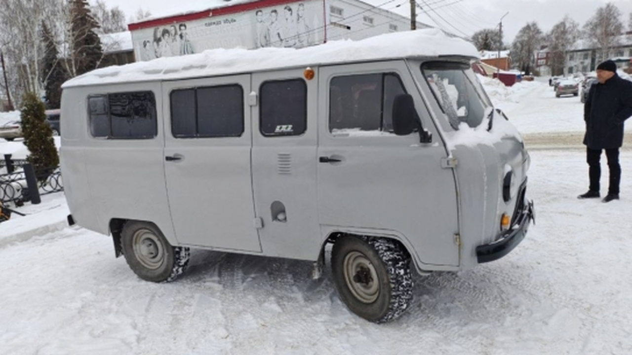 Главврач Ульяновска доставил УАЗ в зону СВО Главный врач Ульяновского клинического центра с...