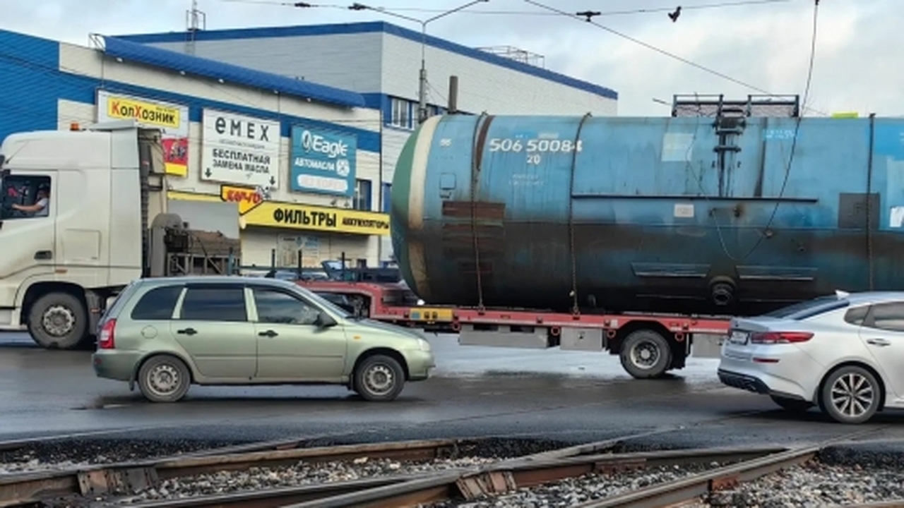 Грузовик парализовал движение трамваев в Засвияжье Сегодня, 14 ноября, жители Засвияжского района ...