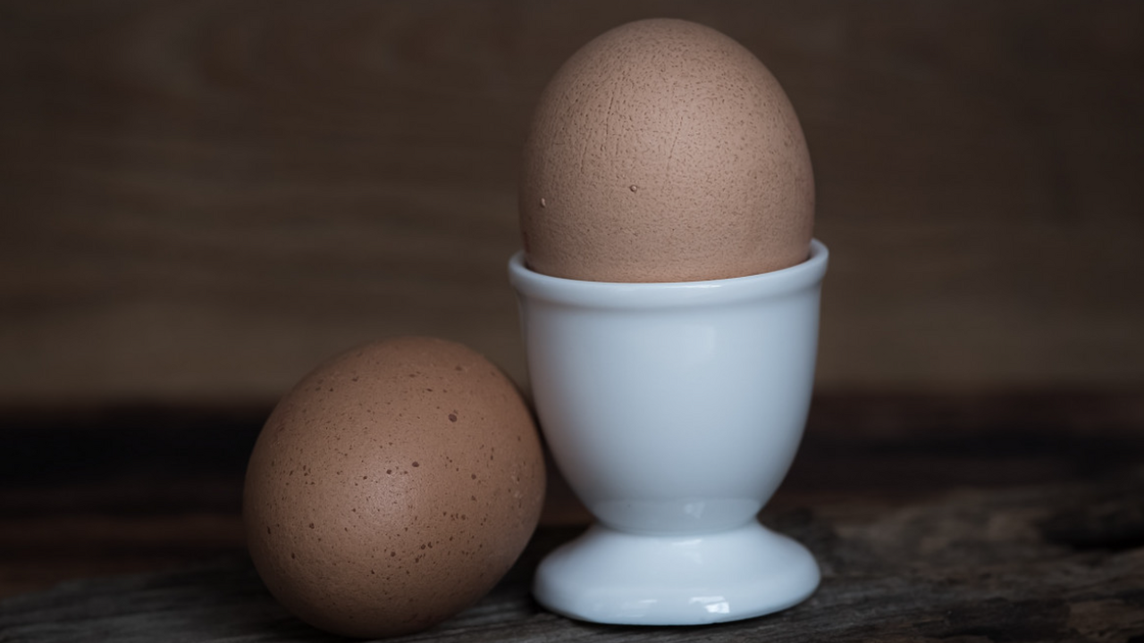 Почему ваши вареные яйца трескаются: как сварить их идеально Многие сталкиваются с тем, что яйца при варке т...