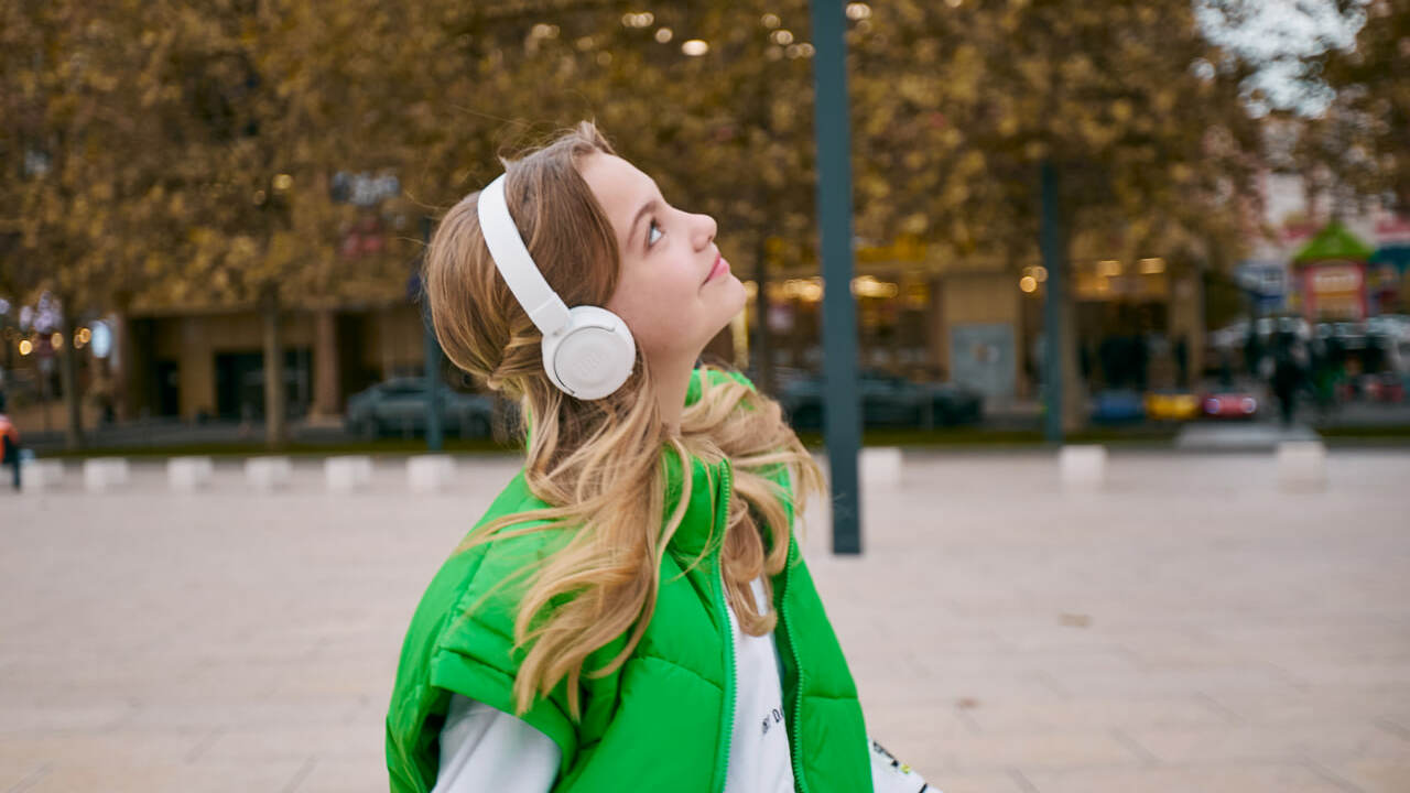 Мода на ретро: ульяновцы переходят на полноразмерные наушники Рынок аудиогаджетов в России переживает трансфо...