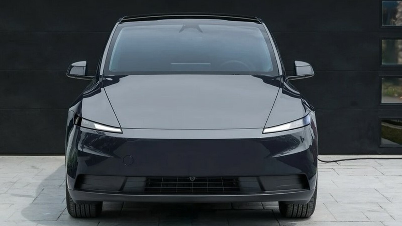 Компания Tesla представила более дешёвые версии...