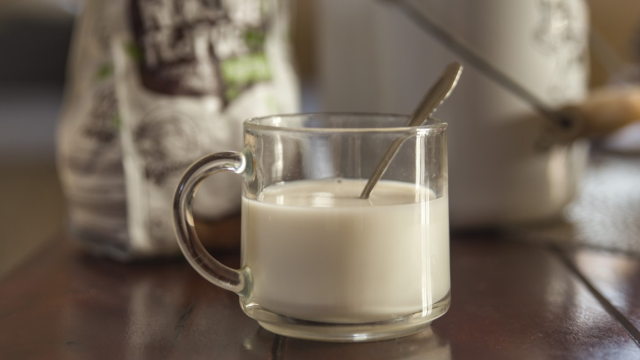 Популярный кисломолочный напиток может скрывать...