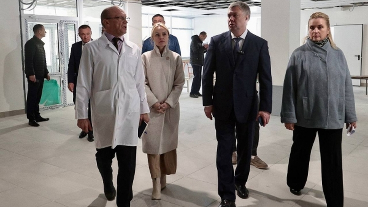 Губернатор призвал ускорить модернизацию поликлиники №5 Глава региона Алексей Русских проинспектировал ...