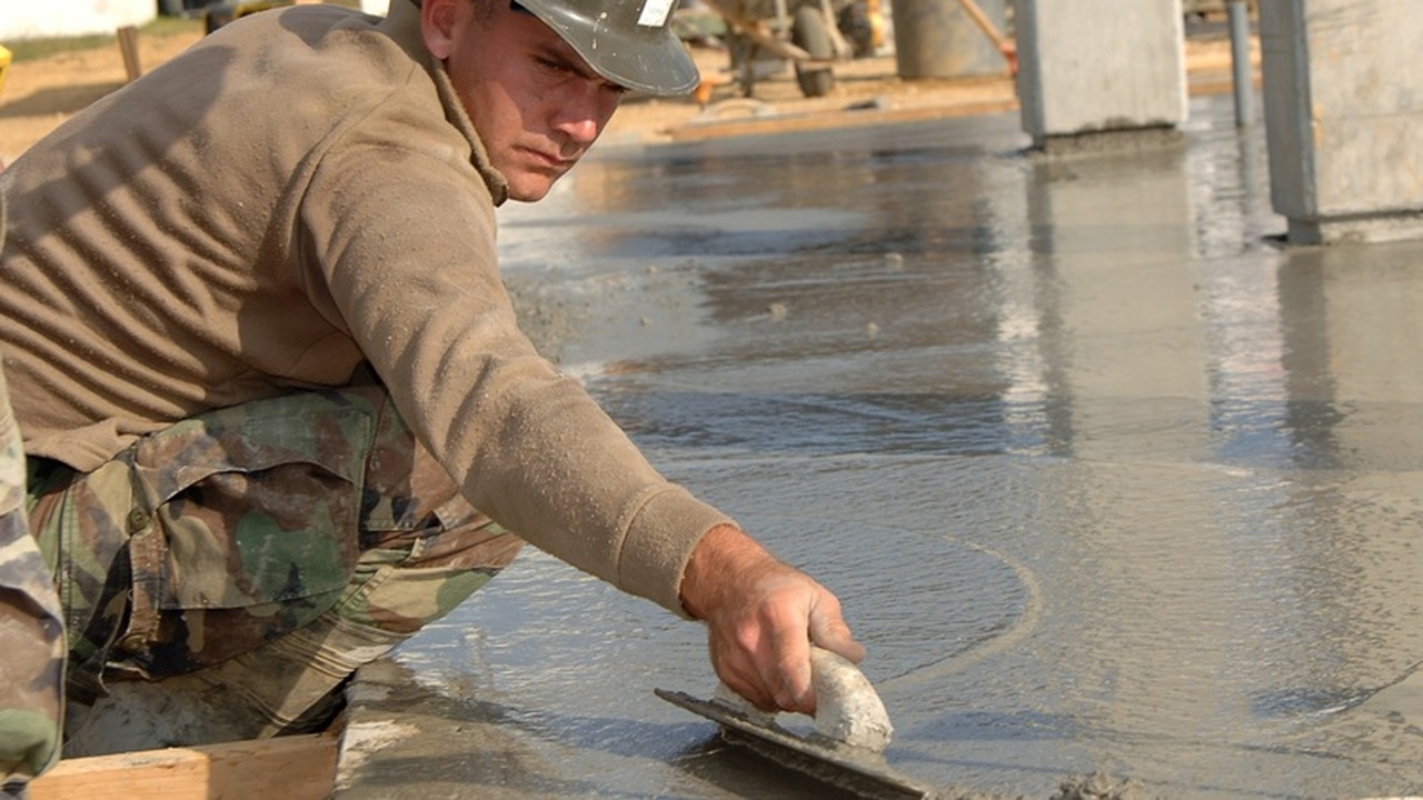 Холдинг "ЦЕМРОС" официально подтвердил приостан...