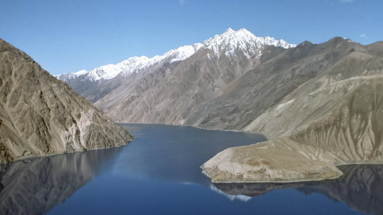 Ученый предупредил о цепной катастрофе в случае прорыва Сарезского озера Прорыв природной плотины Сарезского озера в Тад...