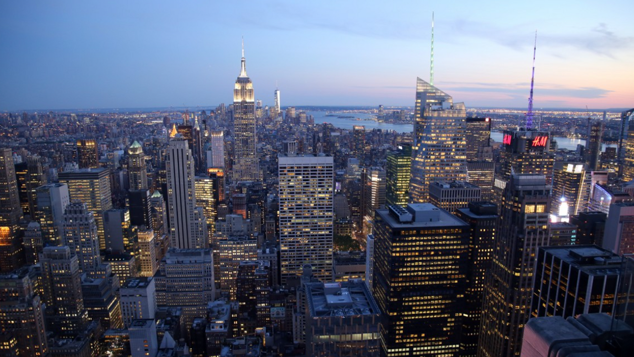 При строительстве в Нью-Йорке раскопали шар с посланием из 2317 года Во время строительных работ в Нью-Йорке был най...