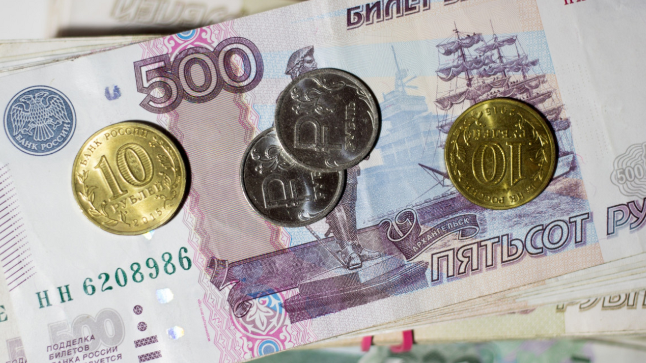 В России ужесточили правила перевозки детей в а...