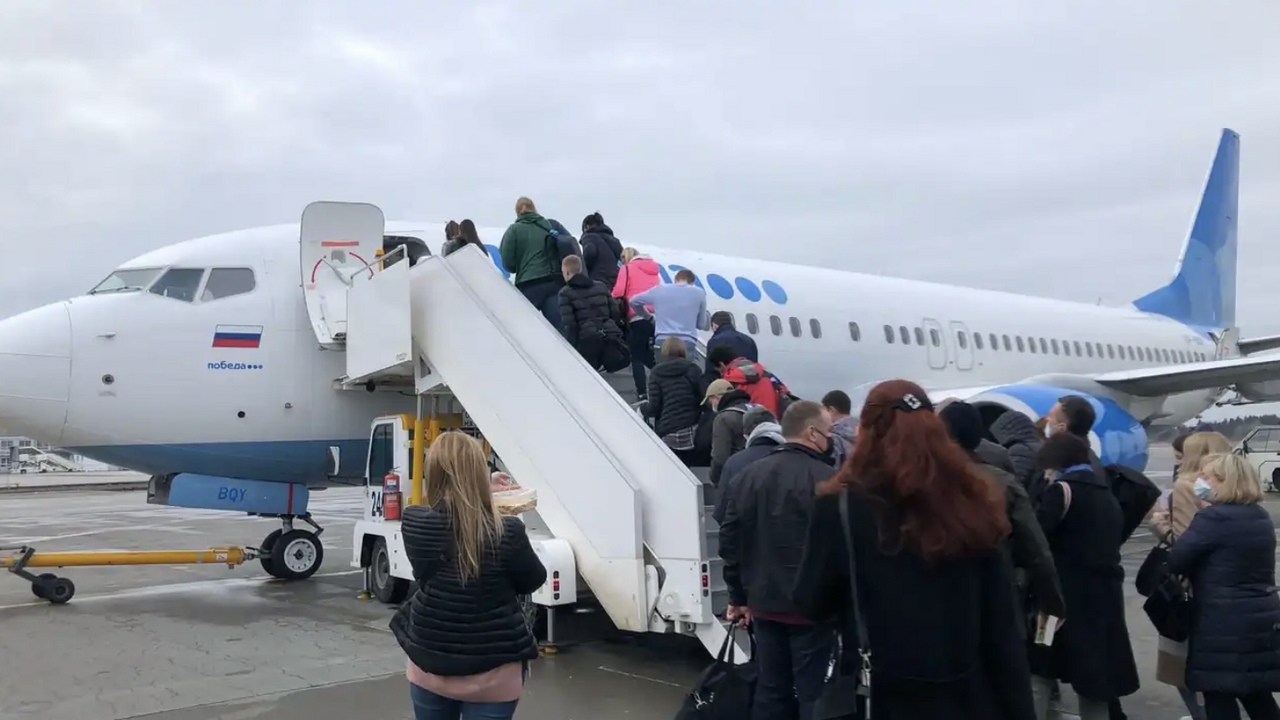 Шесть направлений для россиян, куда можно поехать без загранпаспорта Многие россияне считают, что для поездок за гра...