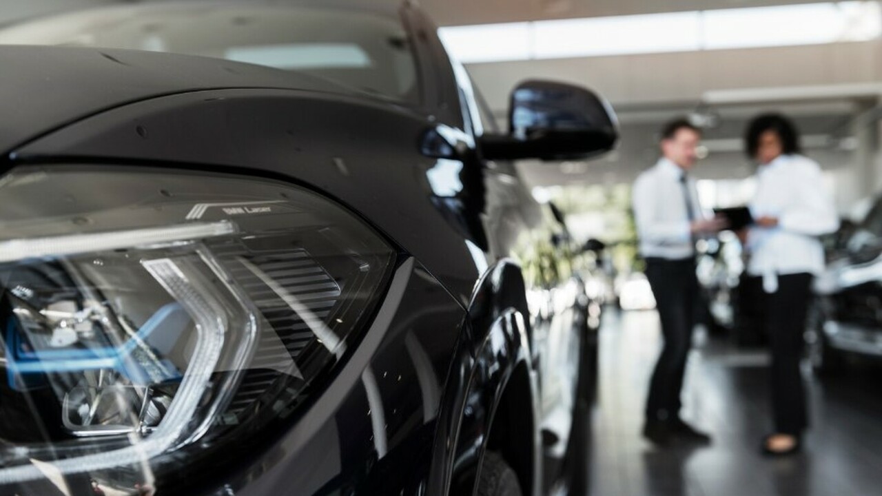 В России всё больше людей покупают машины не у ...