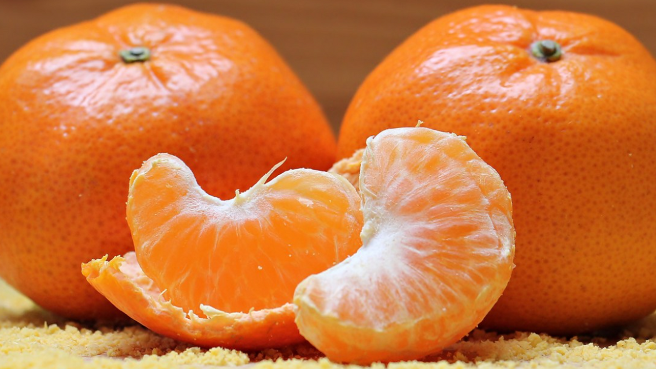 В зимний сезон воздух в квартирах становится су...