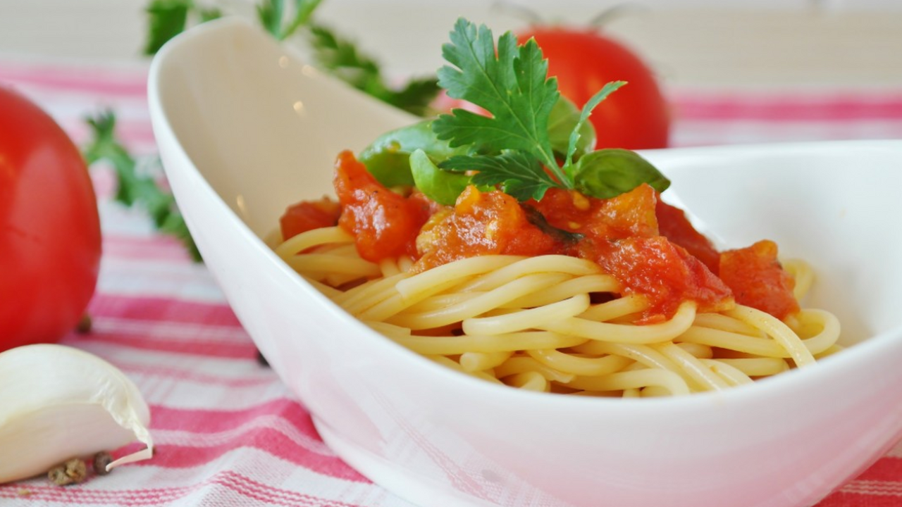 Ученые объяснили связь между режимом сна и питание Американские ученые обнаружили связь между нехв...