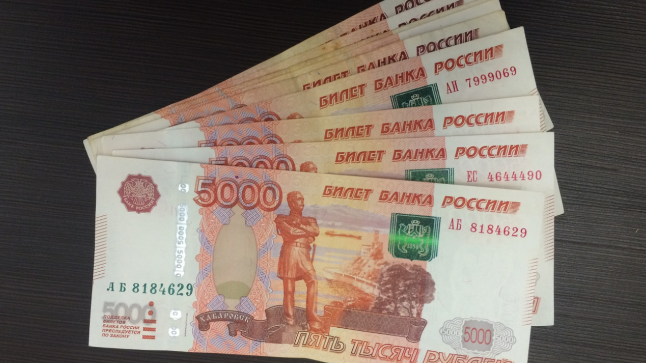 В России появились новые 5000 рублей: как отличить и проверить за 10 секунд С 10 марта 2025 года в обращение поступили обно...