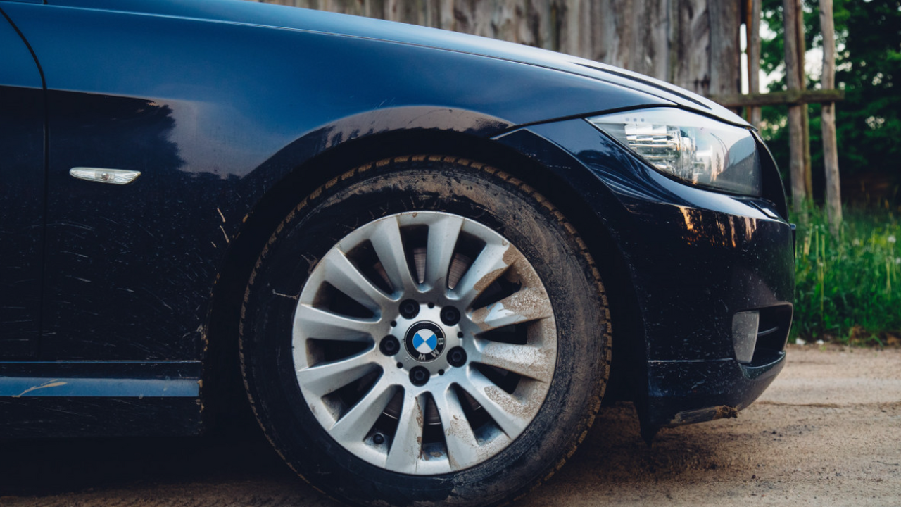 В холодное время года аккумулятор становится са...