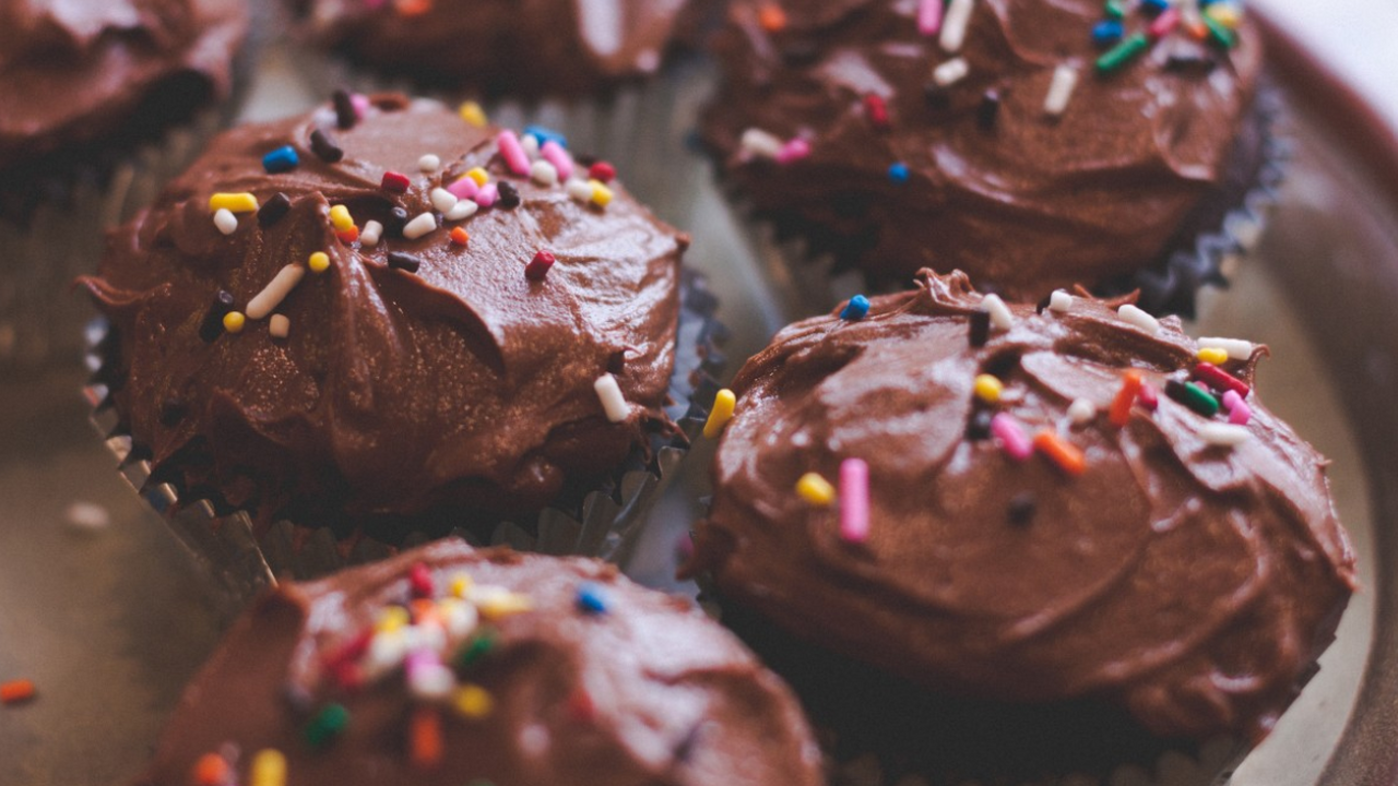 Частое употребление сахара, особенно в составе ...