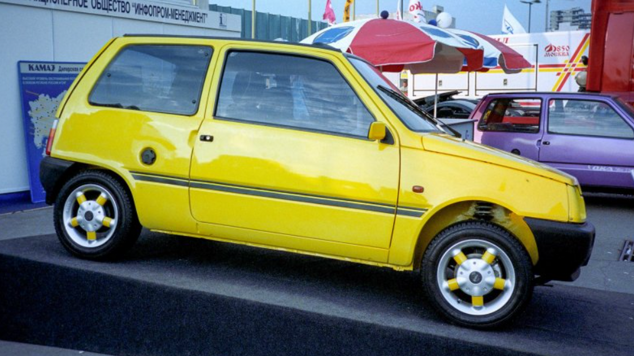 В Ржеве продают идеальную «Оку» 2000 года за 380 тысяч рублей В городе Ржеве выставлена на продажу «Ока» 2000...