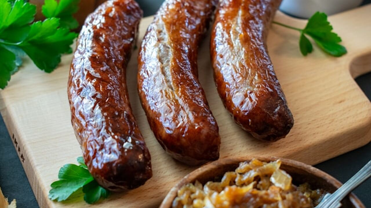 При выборе колбасных изделий многие потребители...