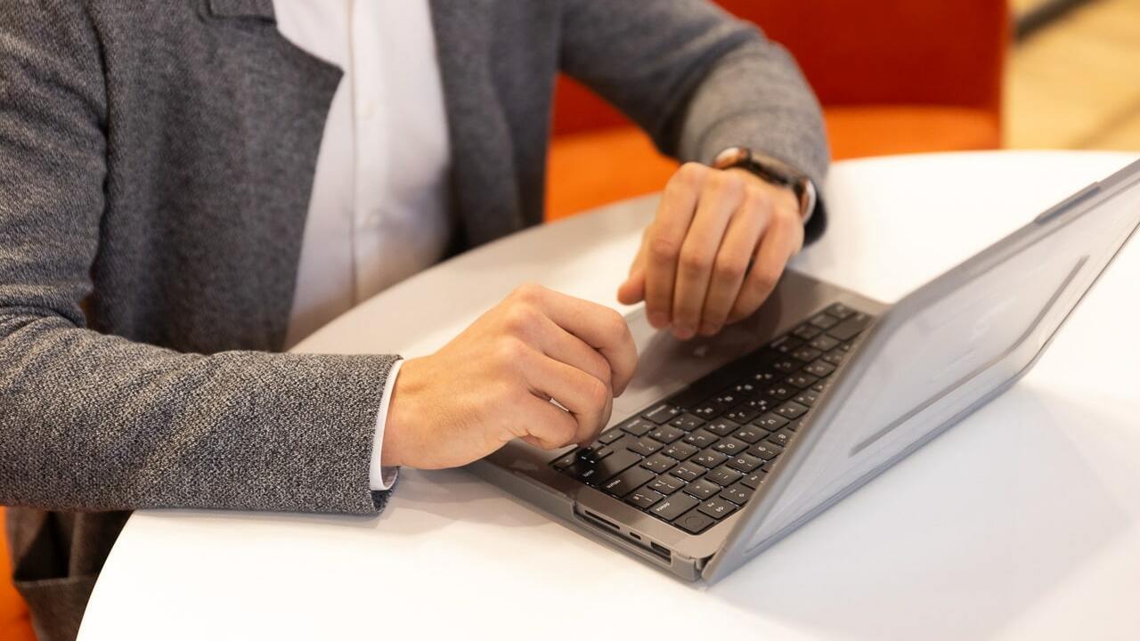 Почти половина российских компаний рассматриваю...