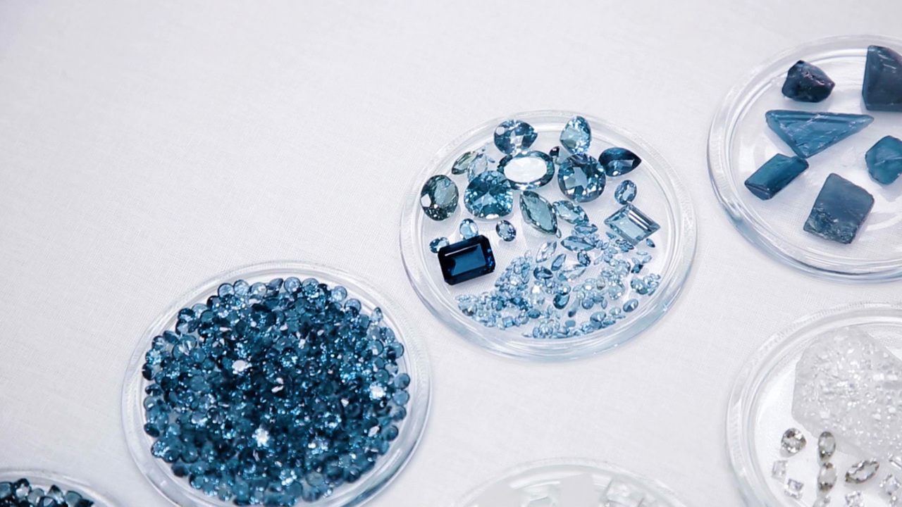 В НИИАР Димитровграда рассказали о технологии окрашивания драгоценных камней Большинство синих топазов, украшающих витрины ю...