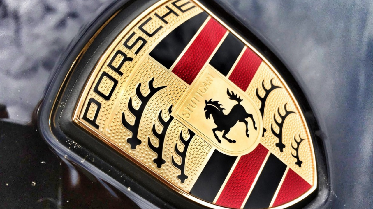 Porsche готовит загадочный 911 Turbo Cabriolet с закрытыми воздухозаборниками Компания Porsche тестирует новую версию 911 Tur...