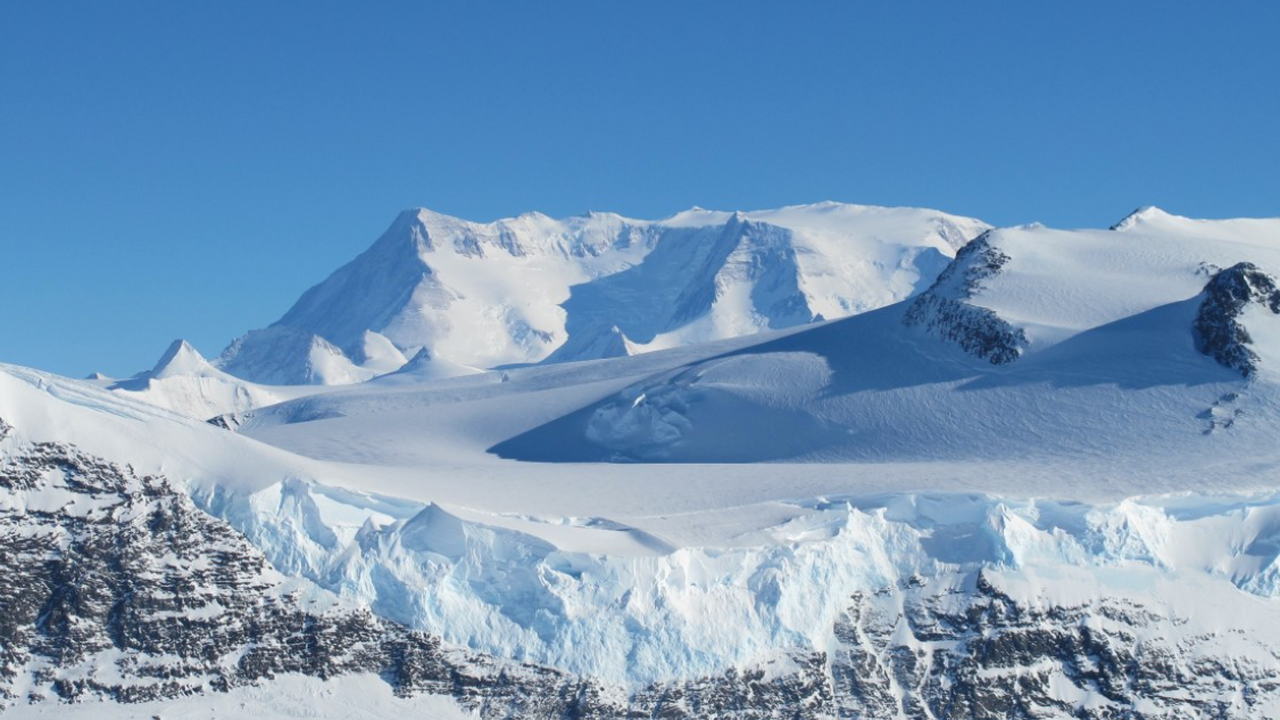 В Антарктиде обнаружили загадочные усыпальницы с неизвестными артефактами Международная экспедиция в Антарктиде заявила о...