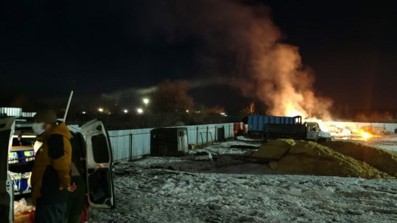 После возгорания на территории предприятия по у...