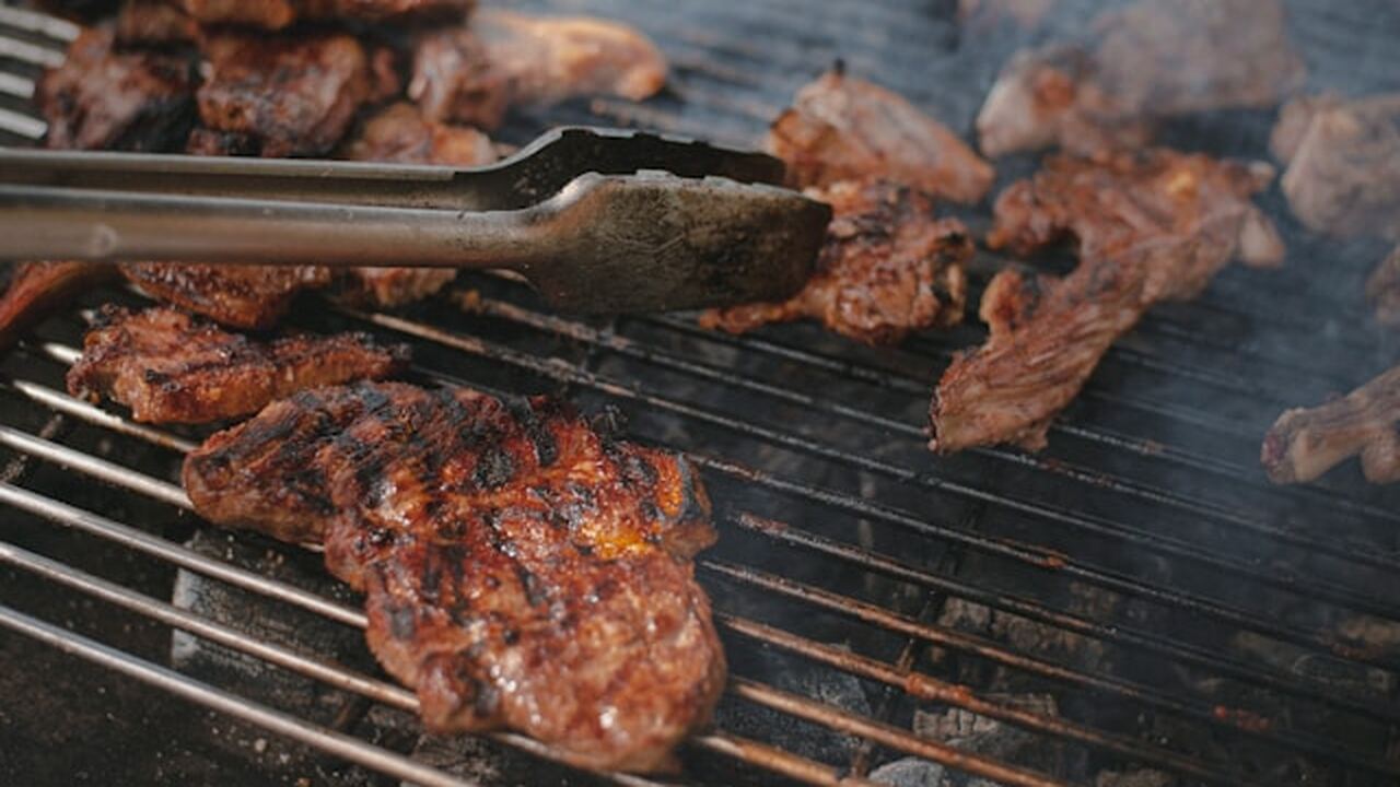 Умеренное потребление свинины полезно для людей старше 65 лет Учёные из США установили, что включение нежирно...