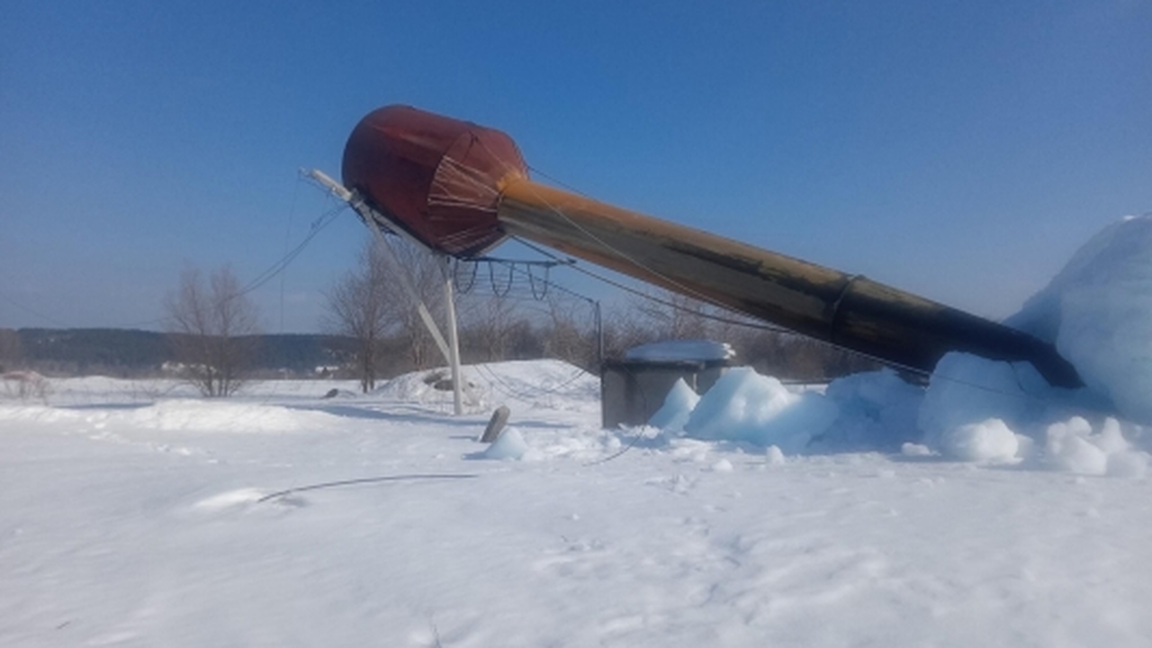 В районе Ульяновской области обрушилась водонапорная башня, оставив людей без воды Сегодня в Базарносызганском районе Ульяновской ...