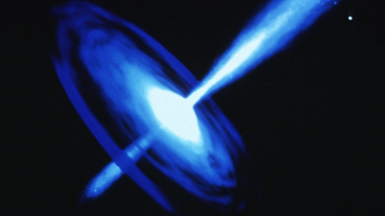 Астрономы впервые увидели, как вращение черной дыры искажает пространство-время Учёным удалось впервые зафиксировать редкий рел...