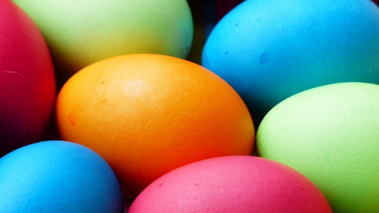 Как правильно хранить крашеные яйца: сроки и условия, о которых мы забываем Сколько хранятся вареные яйца в холодильнике? Р...