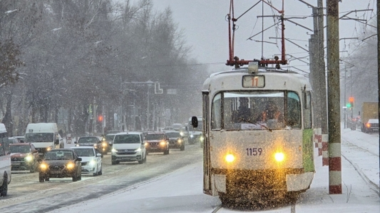 В Ульяновске на остановке «Университет» по улиц...