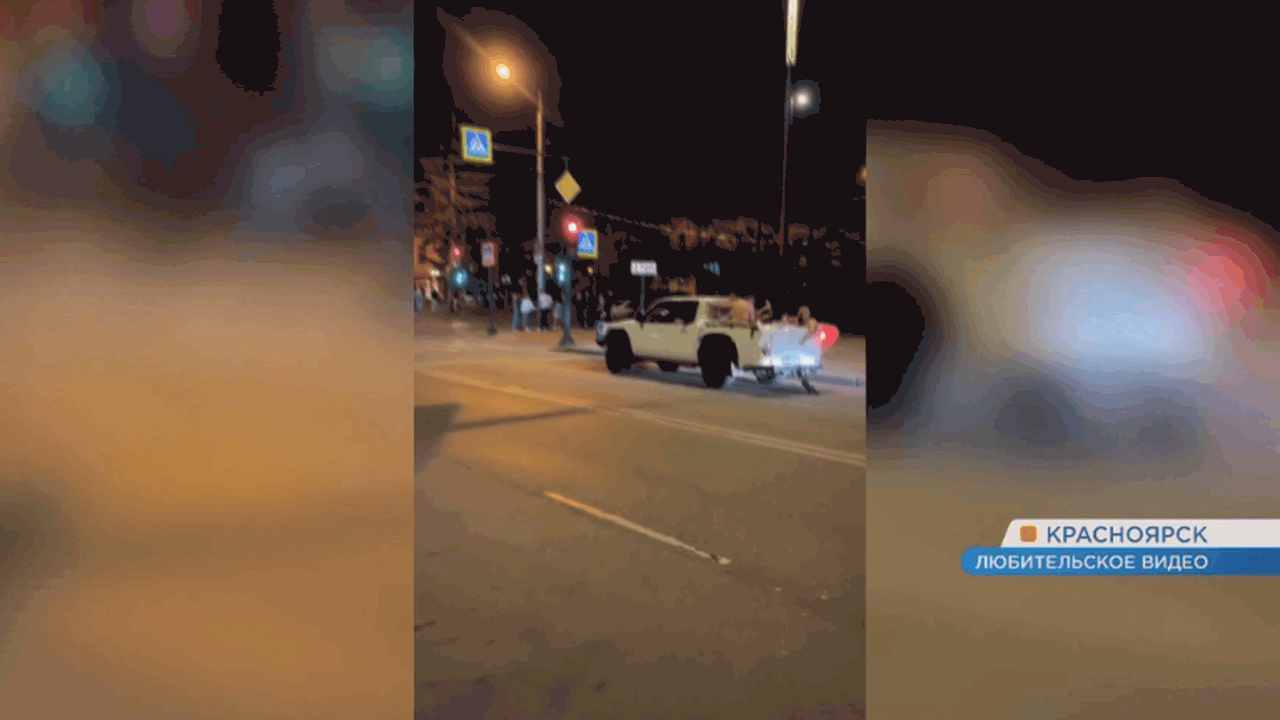 Красноярцы превратили пикап в бассейн на колесах В Красноярске очевидцы сняли на видео необычную...
