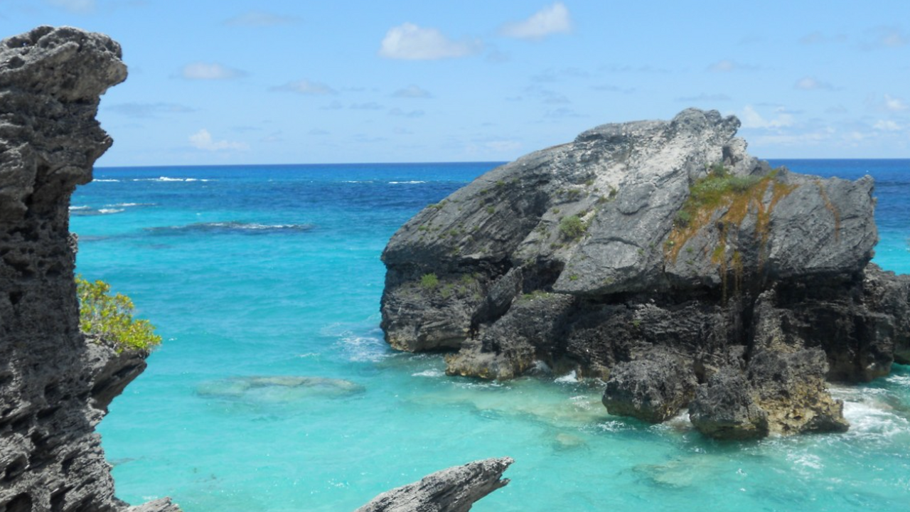 Учёные обнаружили под Бермудскими островами про...