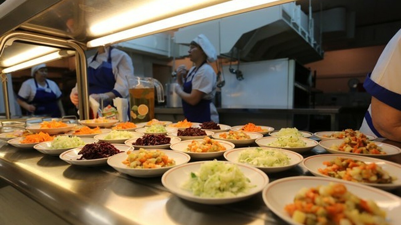 Компания, ответственная за организацию питания ...