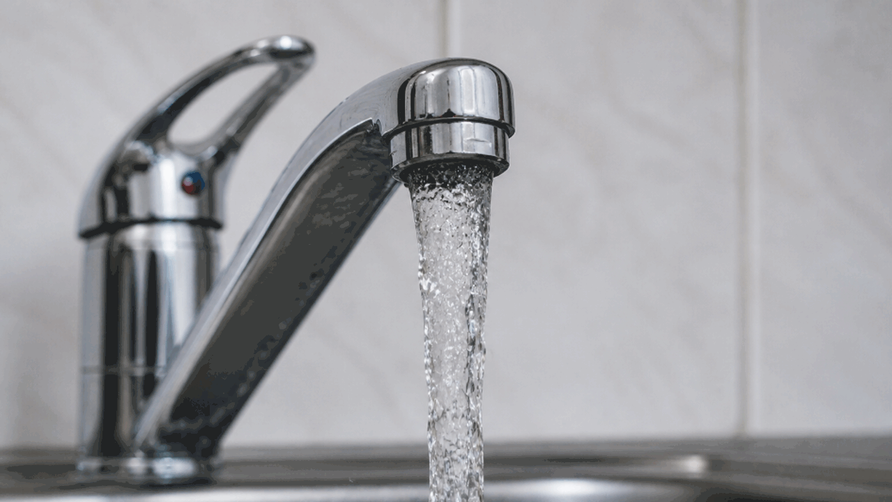 В Ульяновске отключили воду на улицах Ленина и 12 Сентября Водоканал проводит аварийные работы на водопров...