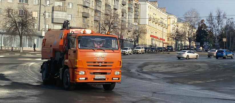 Приводят дороги в нормативное состояние: на улицах Ульяновска активно работает техника