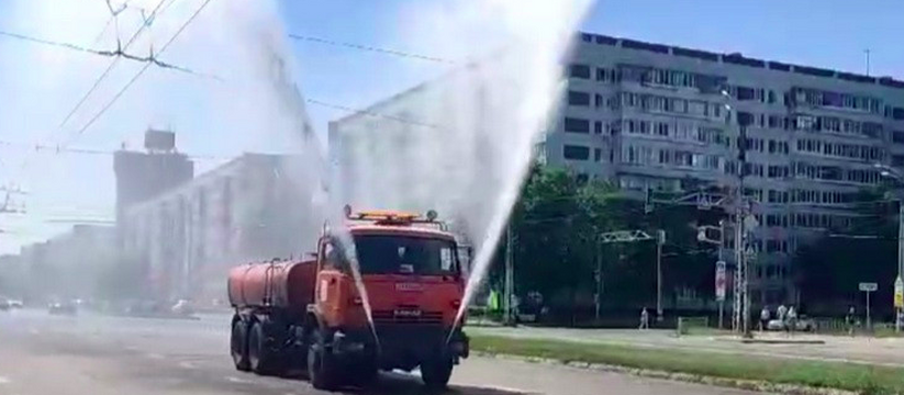 В Ульяновске из-за аномальной жары усилили полив улиц