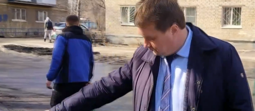 "Проблемы нужно решать": заммэра Ульяновска встретился с жильцами домов, дворы которых затопило